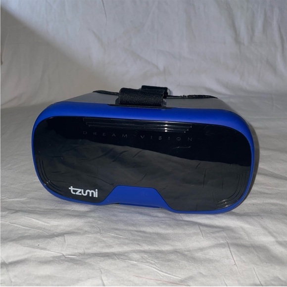 Blue VR Headset - Picture 2 of 5